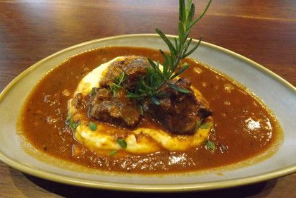 牛ほほ肉の赤ワイン煮込み
